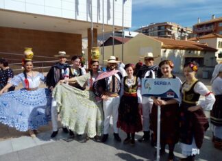 Ansambl narodnih igara i pesama Mozaik predstavlja Niš i Srbiju na turneji u Španiji Ansambl narodnih igara i pesama Mozaik predstavlja Niš i Srbiju na turneji u Španiji