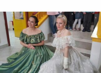 Operska diva Dragana Moles pevala je arije za decu iz vrtića JPU Pčelica Dragana Moles pevala je arije za decu iz vrtića JPU Pčelica