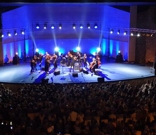 Zvuci violine i aplauzi nišlija oterali kišu sa letnje pozornice