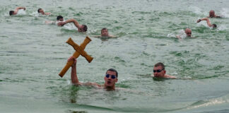 Plivanje za časni krst u Nišu