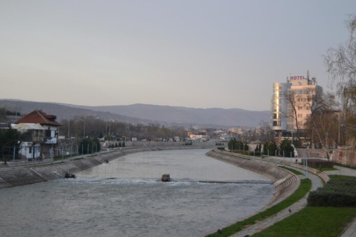 Vraćanje života u normalu: Od danas otvoreni parkovi i šetališta