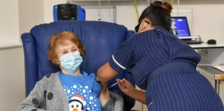 Margaret Kinan: Prva osoba na svetu koja je primila vakcinu protiv korona virusa margaret kinan