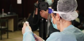 U Nišu vakcinisano oko 600 građana: Vakcinisali se i Sotirovski i Tiodorović vakcinisano oko