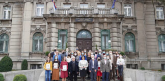Najbolji studenti i diplomci dobili po 50.000 dinara, diplomu i zlatnik najbolji studenti i diplomci