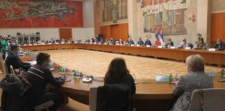 Šta još radi osim prehrambenih prodavnica, apoteka i pumpi prehrambenih prodavnica