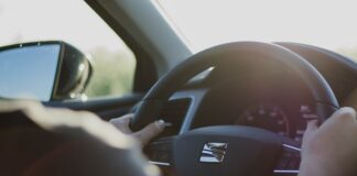 Preminuo za volanom, vozilo sletelo u jarak preminuo za volanom