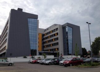 Policajac doveden u Klinički centar sa prostrelnom ranom stomaka policajac