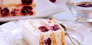 Kremasta torta sa višnjama i belom čokoladom: Brzo i bez pečenja torta sa višnjama