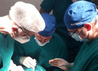 Preminuo drvoseča kome je stablo smrskalo karlicu. U UKC Niš dovezen u izuzetno teškom stanju transplatacija