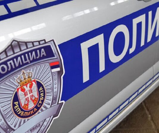 Nišlija u autobusu pretio vozaču nožem, primorao ga da ne staje na stanicama, a potom izašao i pobegao policija