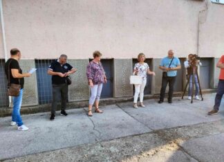 Roditelji u Nišu protestuju, traže da se učenici vrate u školske klupe roditelji