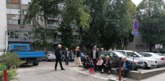 Protest stanara: Gradsko rukovodstvo uklonilo rampu i uzurpiralo parking mesta grad uzurpirao parking