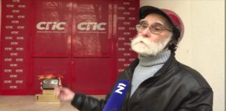 Performansom ispred niškog SPS-a, umetnik ukazao na rijaliti u politici performans ispred sps-a