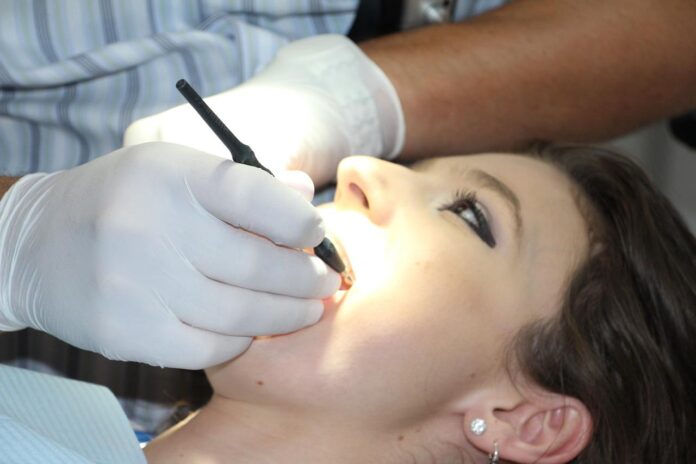 zubni implant