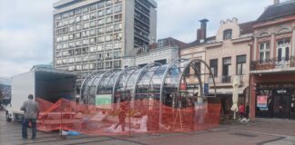 Radovi na postavljanju novih nadstrešnica na ulazima u podzemni prolaz radovi