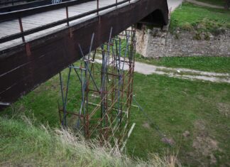 Dveri Niš: Most u Tvrđavi primer nebrige gradske vlasti prema Nišlijama Foto: Dveri Niš