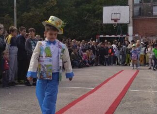 Održana eko modna revija za mališane u OŠ „Bubanjski heroji“ Modna revija