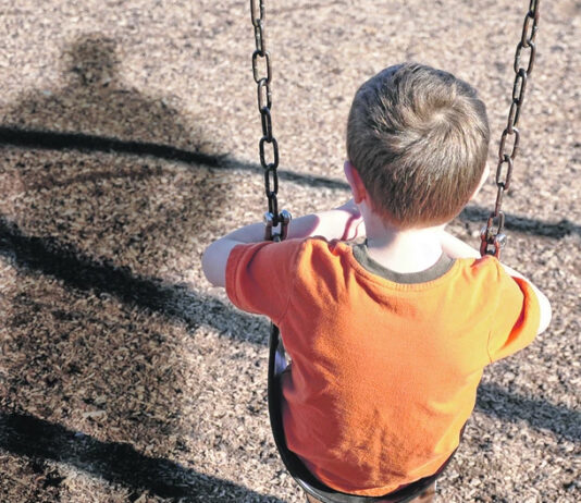 Pokušaj otmice u Nišu: Nepoznati muškarac ispred škole MAMIO DEČAKA da pođe s njim!