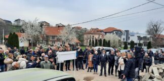 Ne rušimo most stari, dok se novi ne izgradi! Poruka sa današnjeg protesta građana Danas je odžan Protest građana, koji je inicirao odbornik u Slupštini GO Pantelej, Slaviša Dinić,