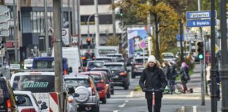 Električni trotineti „ulaze“ u Skupštinu Srbije. Voziće se biciklističkom stazom