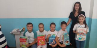 Grad Niš je uz pomoć donatora obezbedio 35 kompleta knjiga za osnovce u Orahovcu Foto: Grad Niš