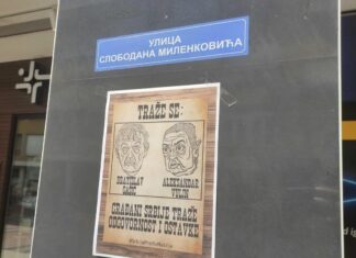 U Obrenovićevoj ulici u Nišu, jutros su osvanule nalepnice i plakati podrške smenjenom načelniku Odeljenja beogradske policije za borbu protiv droga Slobodanu Milenkoviću
