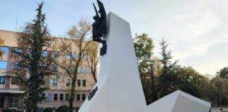 Novo ruho spomen obeležja „Ikarus“ ispred Apelacionog suda