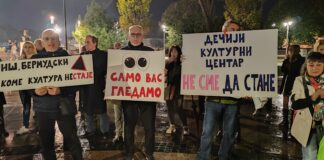 Ispred Gradske kuće u Nišu održan protest pod nazivom „Sačuvajmo dečiji kulturni centar Niš“ deciji kulturni centar