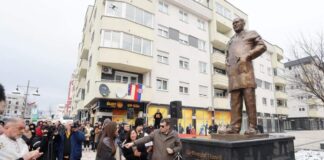 Spomenik dr Miodragu Laziću podignut u Istočnoj Ilidži