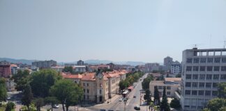 Sutra malo svežije uz naoblačenje i pljuskove