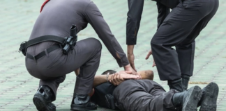 Policija u Nišu uhapsila muškarca zbog trgovine ljudima i seksualne eksploatacije maloletnice Foto Ilustracija Shutterstock hapsenje