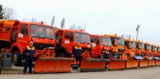 „Zimska služba u Nišu spremna za sezonu: 21 vozilo, 2.260 tona soli i novi kol-centar“ zimska služba