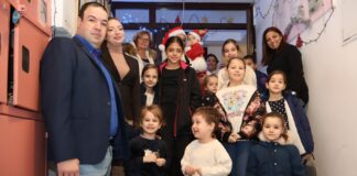 Upravnik zgrade iz Niša ponovo organizovao druženje za decu i podelu paketića