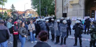 Žandaremerija prekinula blokadu suda u Nišu, priveden veteran, studenti i građani kod MUP-a blokada sud studenti