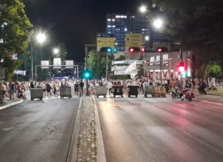 Deo niške opozicije nakon hapšenja studenata: „Decu vam nećemo dati“ blokada raskrsnice sud 2