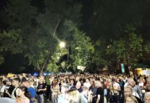 Studenstki skup u Nišu „13 godina izdaje“ – istovremeno kad i skup naprednjaka protest