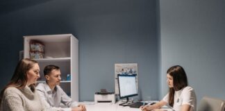 Kako funkcioniše zdravstveno osiguranje u Srbiji i šta zapravo pokriva : doktorka paru objašnjava kako funkcioniše zdravstveno osiguranje u Srbiji