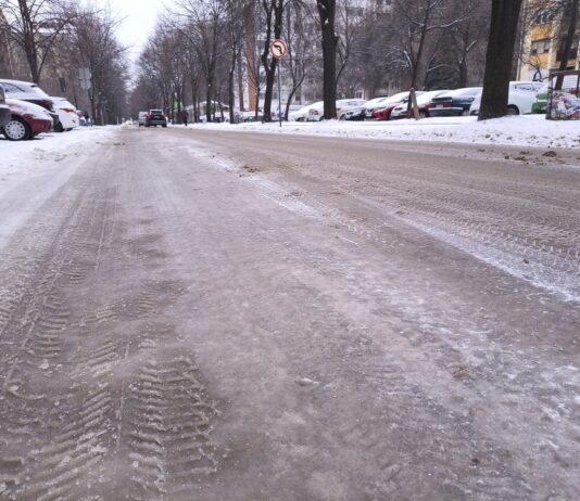JP „Putevi Srbije“ upozoravaju na poledice ulice sneg led
