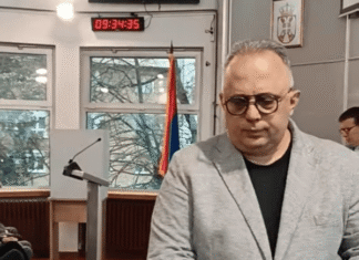 Može li Novaković koji je osuđen na zatvorsku kaznu, da obezbeđuje kvorum