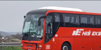 Četiri osobe povređene u sudaru autobusa „Nišekspresa“ i teretnog vozila na auto-putu kod Trnave