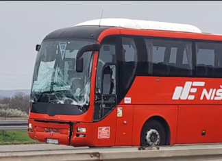 Četiri osobe povređene u sudaru autobusa „Nišekspresa“ i teretnog vozila na auto-putu kod Trnave