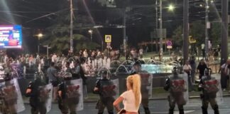 Privedena aktivistkinja poznata kao „žena u crvenom“, niko nema informacije o njoj
